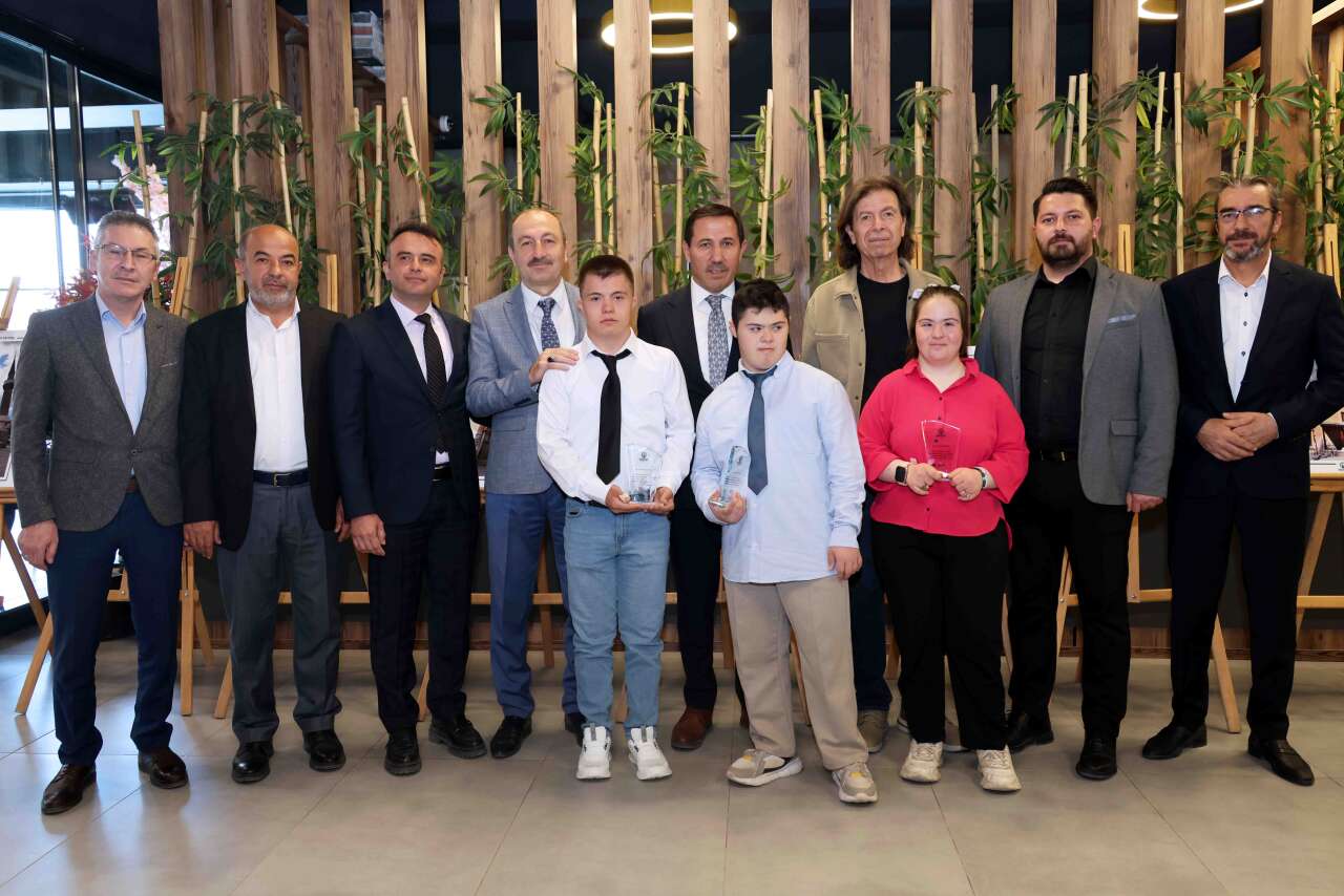 Konya’da down sendromlu öğrencilerin objektifi sergiye dönüştü 4